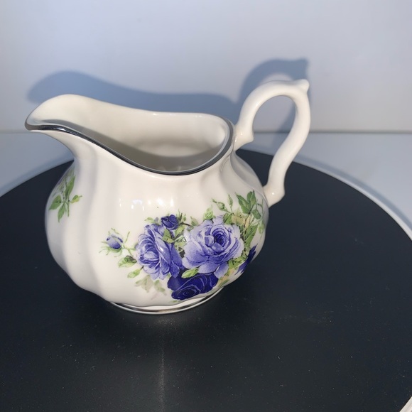 RARE FIND ROYAL PATRICIANFINE BONE CHINA MADE IN ENGLAND CREAMER - Picture 6 of 6